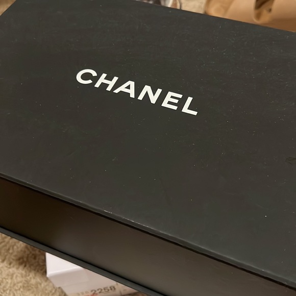 Chanel Vanity Case Bag Medium Size in rich red color - Picture 13 of 13